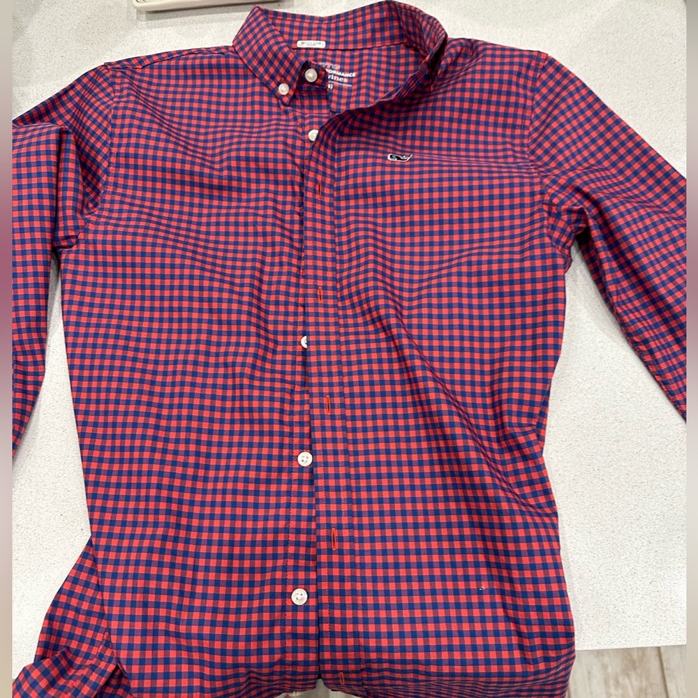 Vineyard Vines boys size 12-14 (medium) navy and red gingham button down shirt